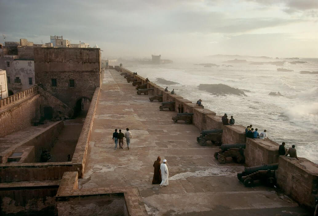 Town of Essaouira. ”Squala” of the Kasbha. The fortified ramparts with canons of 16th and 17th centuries. 1991<p>Courtesy Magnum Photos / © Bruno Barbey</p>
