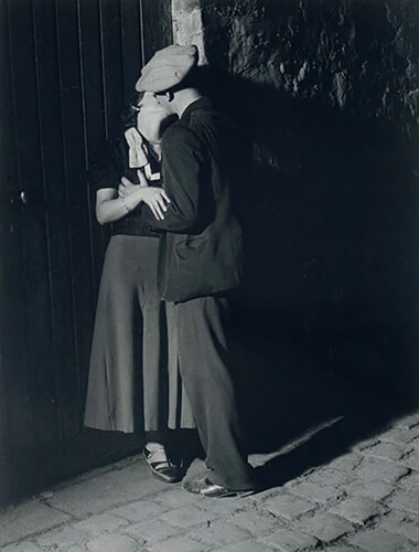 Lovers in the Latin Quarter (1932)<p>Courtesy Vintage Works, Ltd / © George Brassaï</p>