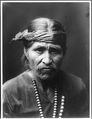 The laughing singer 1905 ©Library of Congress, Prints & Photographs Division, Edward S. Curtis Collection<p>© Edward S. Curtis</p>