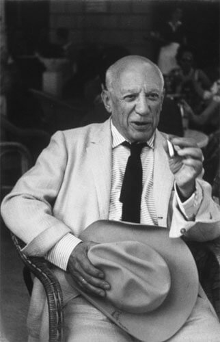  Picasso et le Stetson offert par Gary Cooper Arles, 1960 15 / 27<p>Courtesy Trunk Archives / © Lucien Clergue</p>