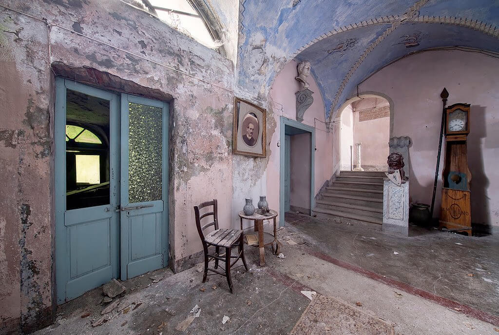 Azure - Abandoned villa<p>© Niki Feijen</p>