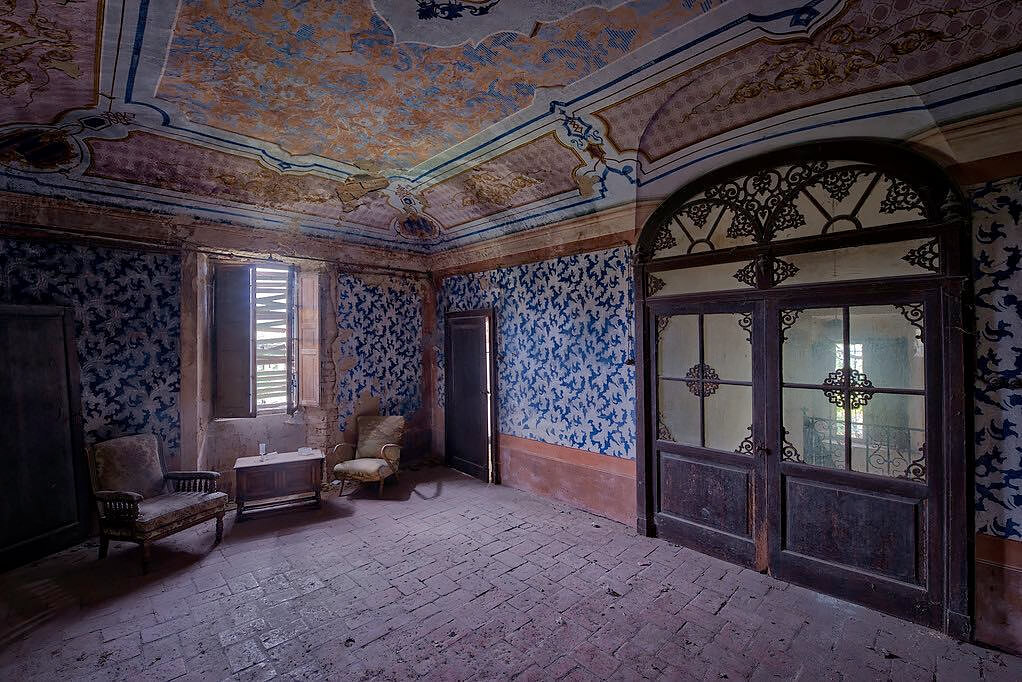Blue Thingies - Abandoned house with some curious wallpaper.<p>© Niki Feijen</p>