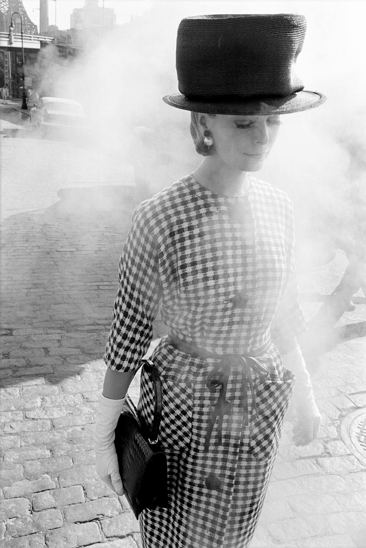 1961, New York, for Harper’s Bazaar, fashion in the street<p>© Frank Horvat</p>