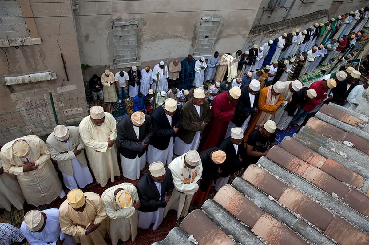 Camorians gather at the Mosque of Gaillard/Felix Pyat for Friday prayers in Marseille, France on Sept. 17, 2010.<p>Courtesy VII Photo Agency / © Ed Kashi</p>