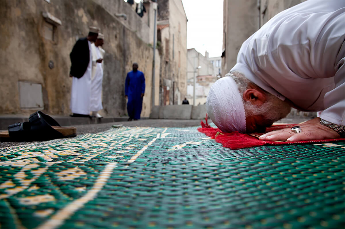 A Camorian prays at the Mosque of Gaillard/Felix Pyat for Friday prayers in Marseille, France on Sept. 17, 2010.<p>Courtesy VII Photo Agency / © Ed Kashi</p>