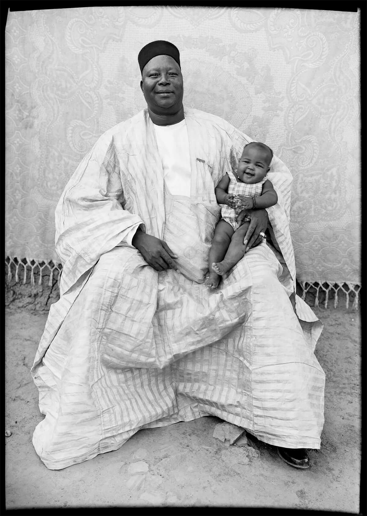 Le Père et l’Enfant 1949/1951 <p>Courtesy Trunk Archives / © Seydou Keïta</p>