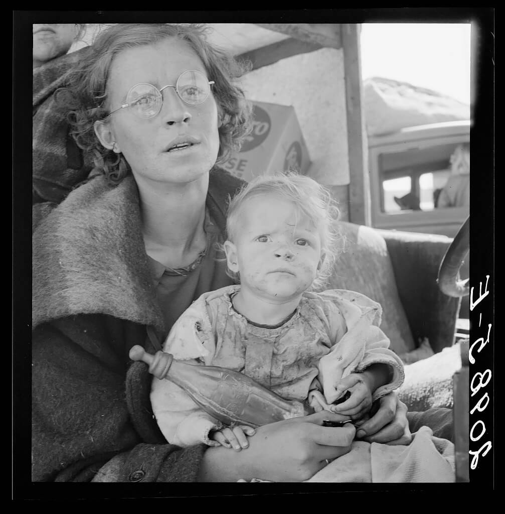 Mother and baby of family on the road. Tulelake, Siskiyou County, California.1939, Library of Congress<p>© Dorothea Lange</p>