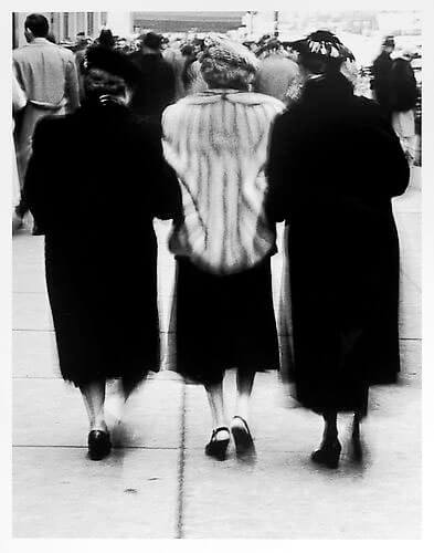 Three ladies, rear view mid 1950s<p>Courtesy Trunk Archive / © Jay Maisel</p>