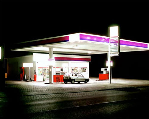 Lila, Gas Station Series, 1998<p>© Ralf Peters</p>