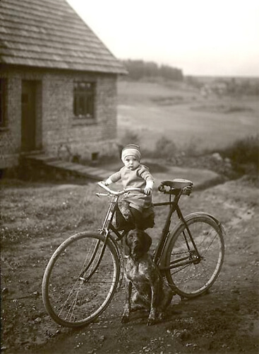 Forester’s child, Westerwald, 1931<p>© August Sander</p>