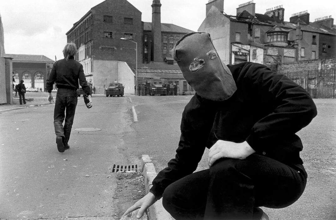 Riots, Derry, Northern Ireland, Great Britain 1979<p>Courtesy Magnum Photos / © Chris Steele-Perkins</p>
