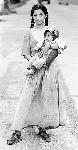 Sister Holding a Sister, Romania, 1990<p>© Jacko Vassilev</p>