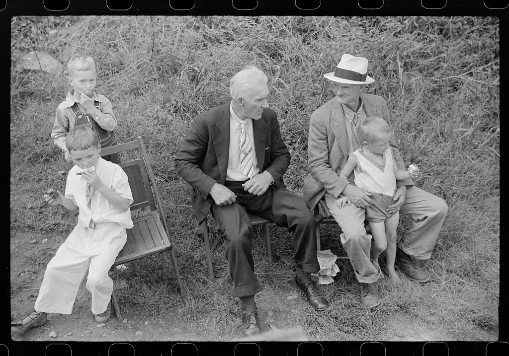 Sunday school picnic brought to abandoned mining town of Jere, West Virginia by neighboring parishoners, 1938<p>© Marion Post Wolcott</p>