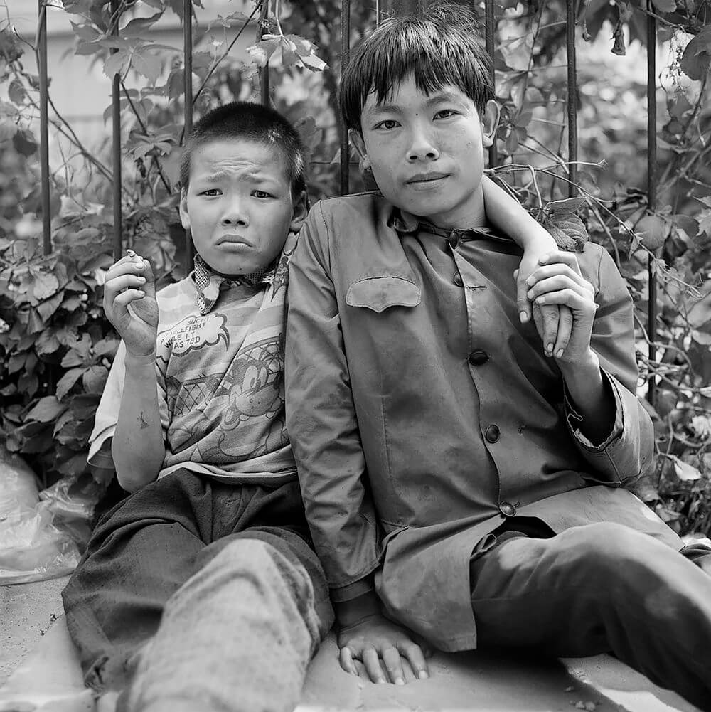 Two Homeless Boys, Beijing, 1998<p>© Liu Zheng</p>