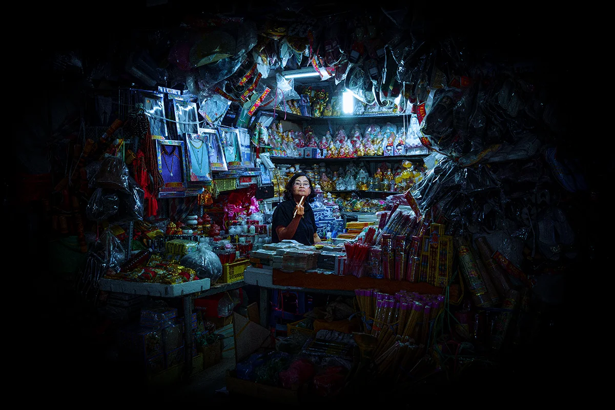 Selling Hope, Buying Existence © Hùng Anh Nguyễn