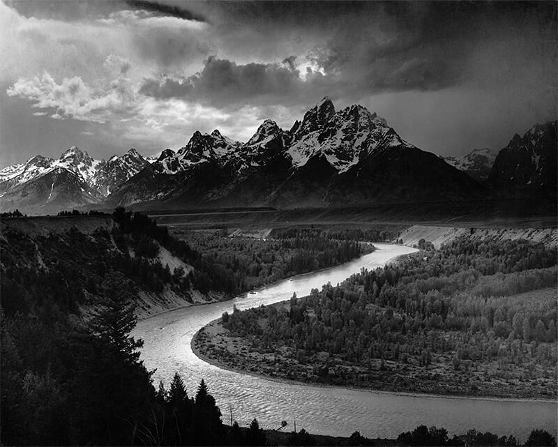 Top 10 Most Amazing Black And White Photos