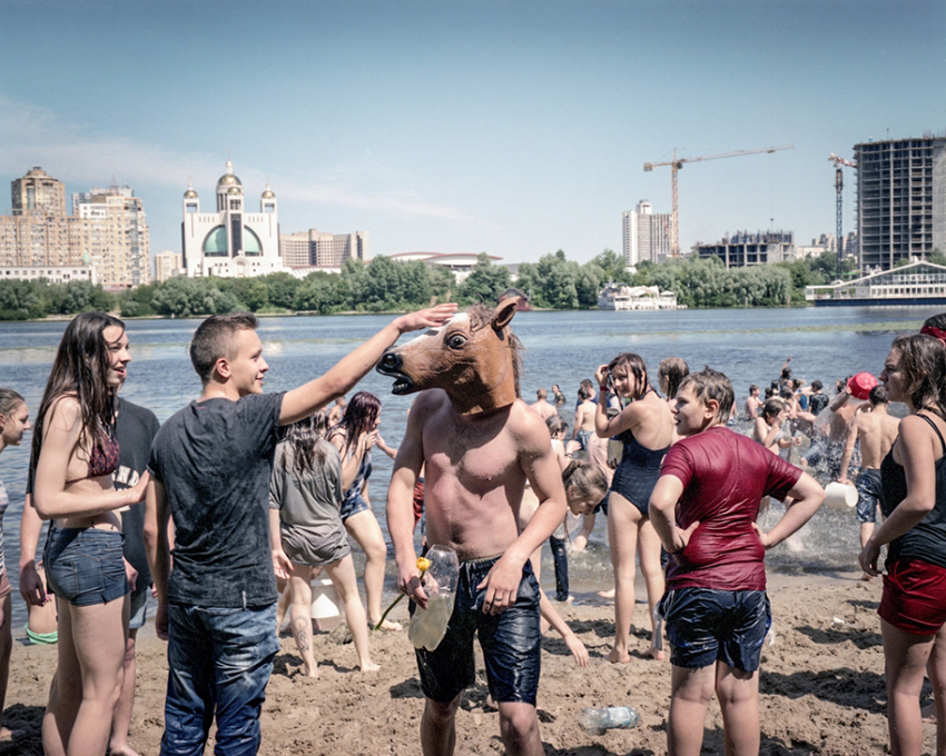 Justyna Mielnikiewicz - Youth plays at the city beach on Dnieper River in Kiev