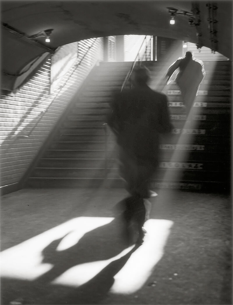 Sabine Weiss - Sortie de métro