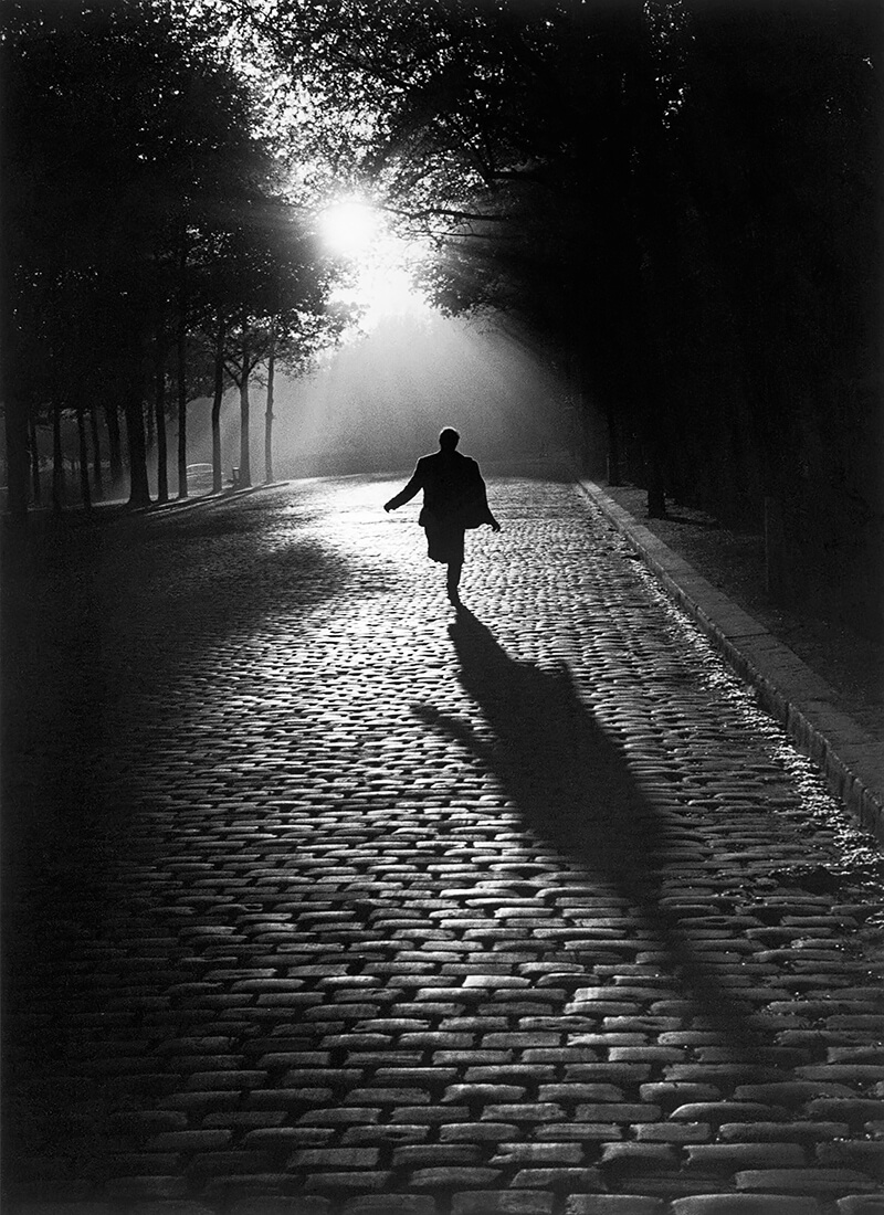 Sabine Weiss - L'homme qui court, Paris