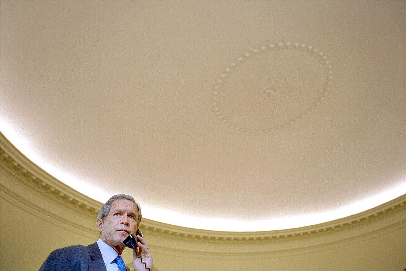 In the Room Where it Happened : A Survey of Presidential Photographers