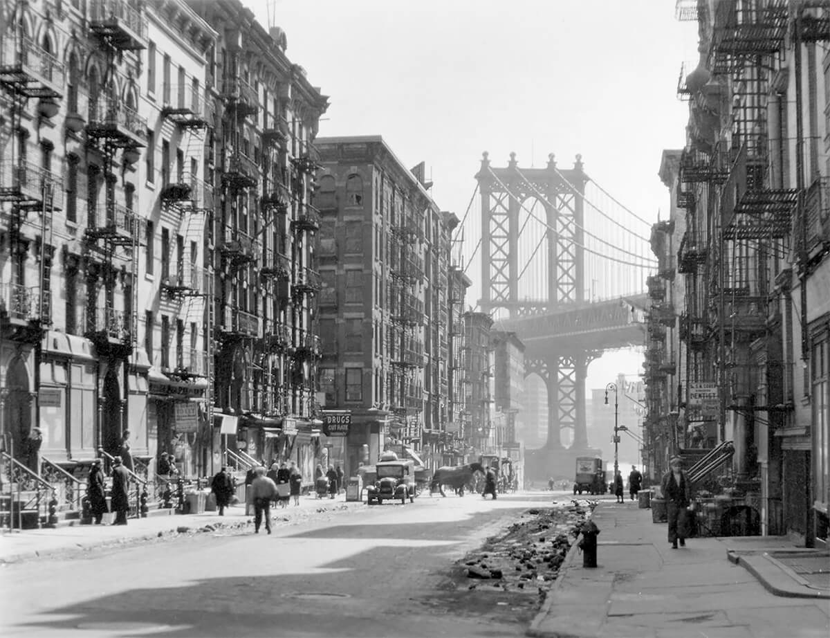 Pike and Henry Street by Berenice Abbott in 1936 ©New York Public Library<p>© Berenice Abbott</p>