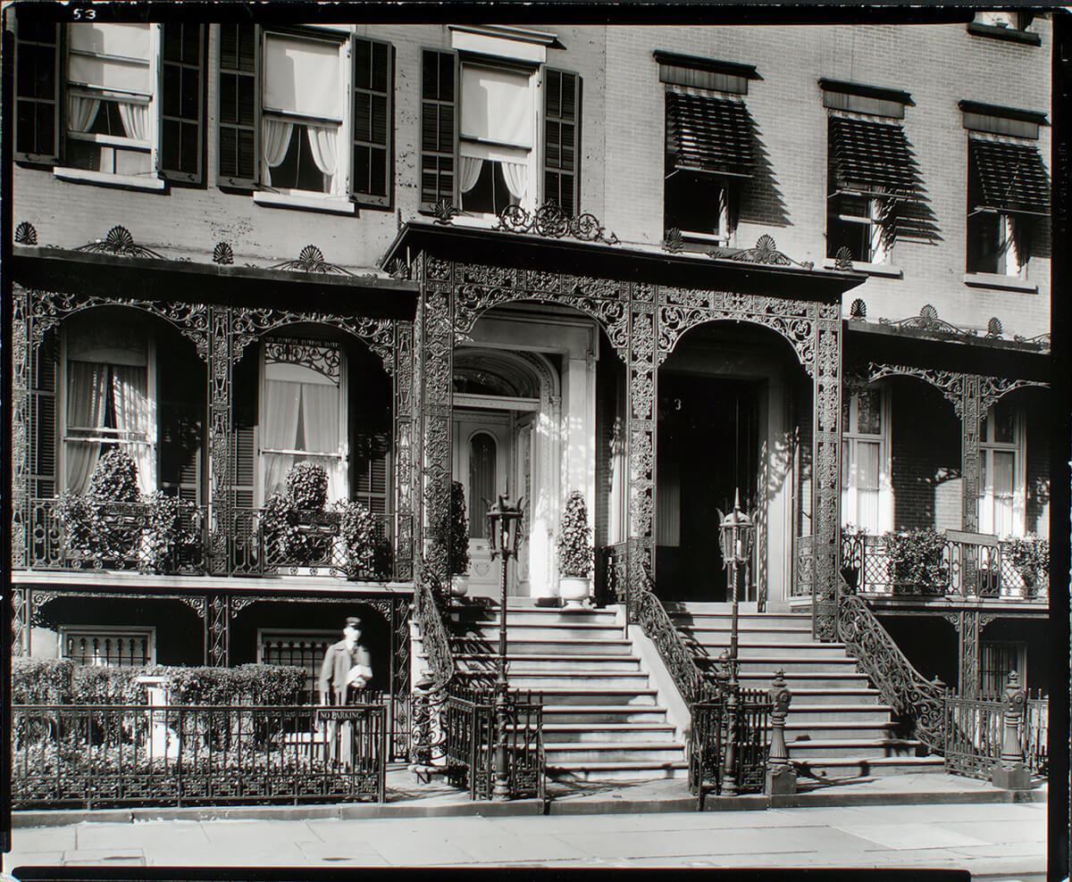 Gramercy Park, nos. 3-5, Manhattan<p>© Berenice Abbott</p>