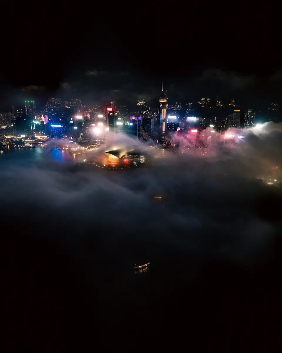 HIGHS & LOWS: ABOVE & BELOW - VICTORIA HARBOUR (2024)<p>© Derry Ainsworth</p>