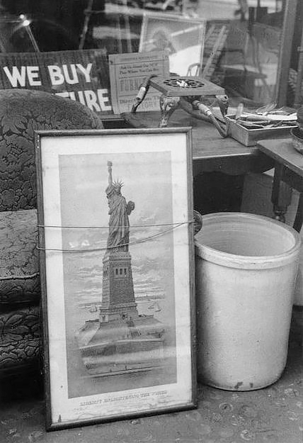 New York Statue of Liberty, 1940<p>© Ellen Auerbach</p>