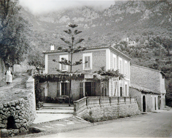 Cafe, Deja, Mallorca, 1959<p>© Ellen Auerbach</p>