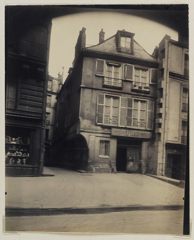 Maisons rue du cloitre Notre Dame, 4eme arrondissement, Paris<p>© Eugène Atget</p>