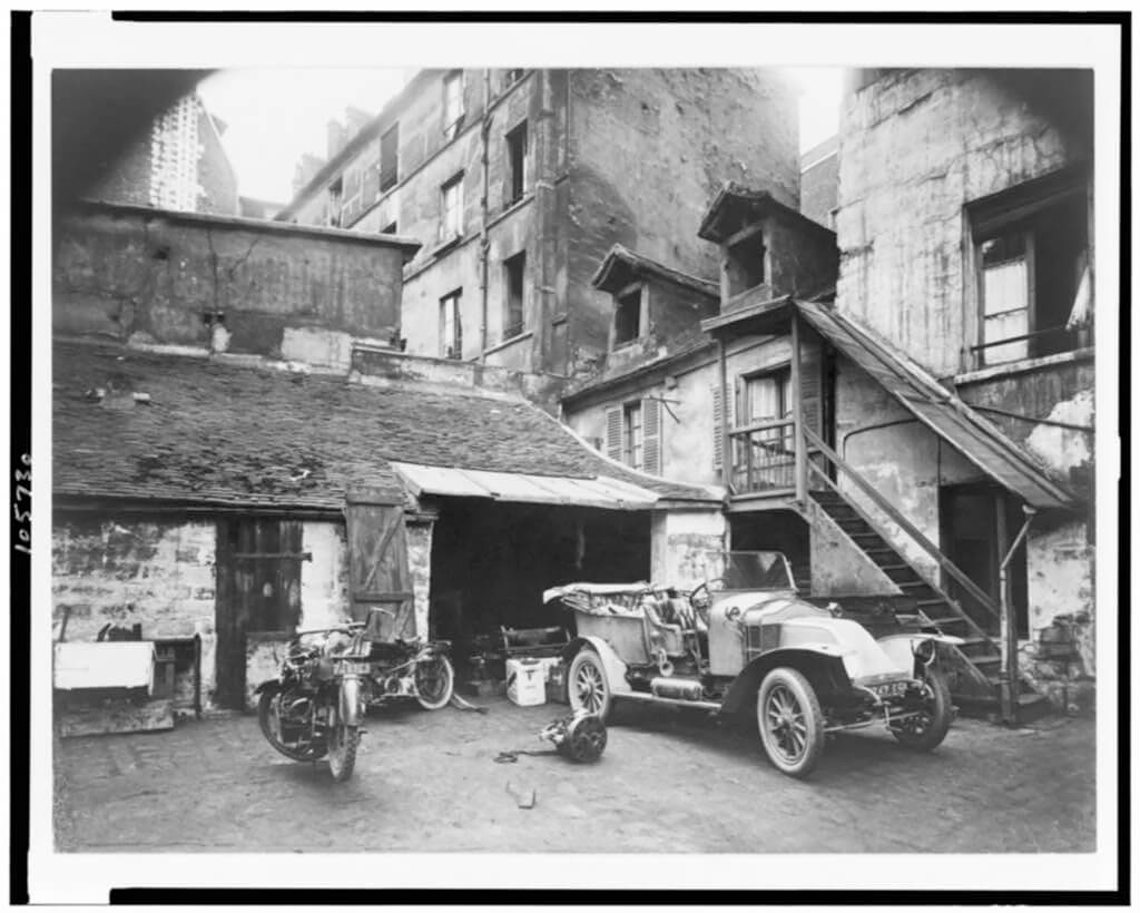 Cour, Rue de Valence, between 1895 and 1927<p>© Eugène Atget</p>