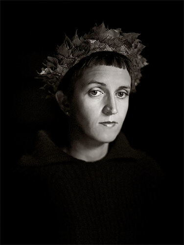Maija with garland 2001<p>© Kristoffer Albrecht</p>