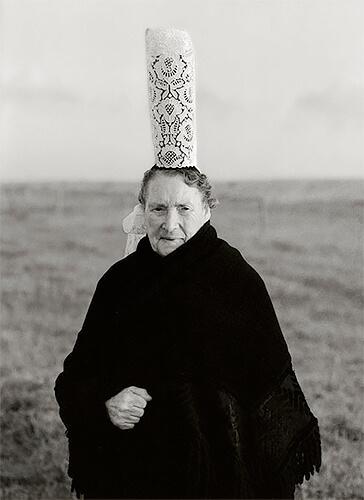 Woman Lesconil, France 1990<p>© Kristoffer Albrecht</p>