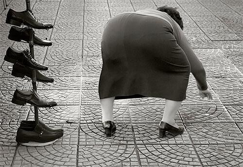 Woman, shoes and coin, Tirana, Albania 2012<p>© Kristoffer Albrecht</p>