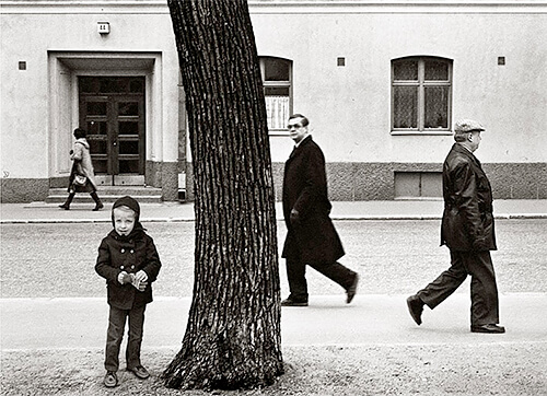 People in the street, Helsinki, Finland 1983<p>© Kristoffer Albrecht</p>