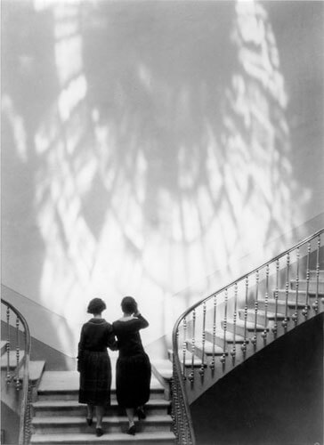 Figures in the Castle, 1920s<p>Courtesy Archivo Manuel ï¿½lvarez Bravo / © Manuel Álvarez Bravo</p>