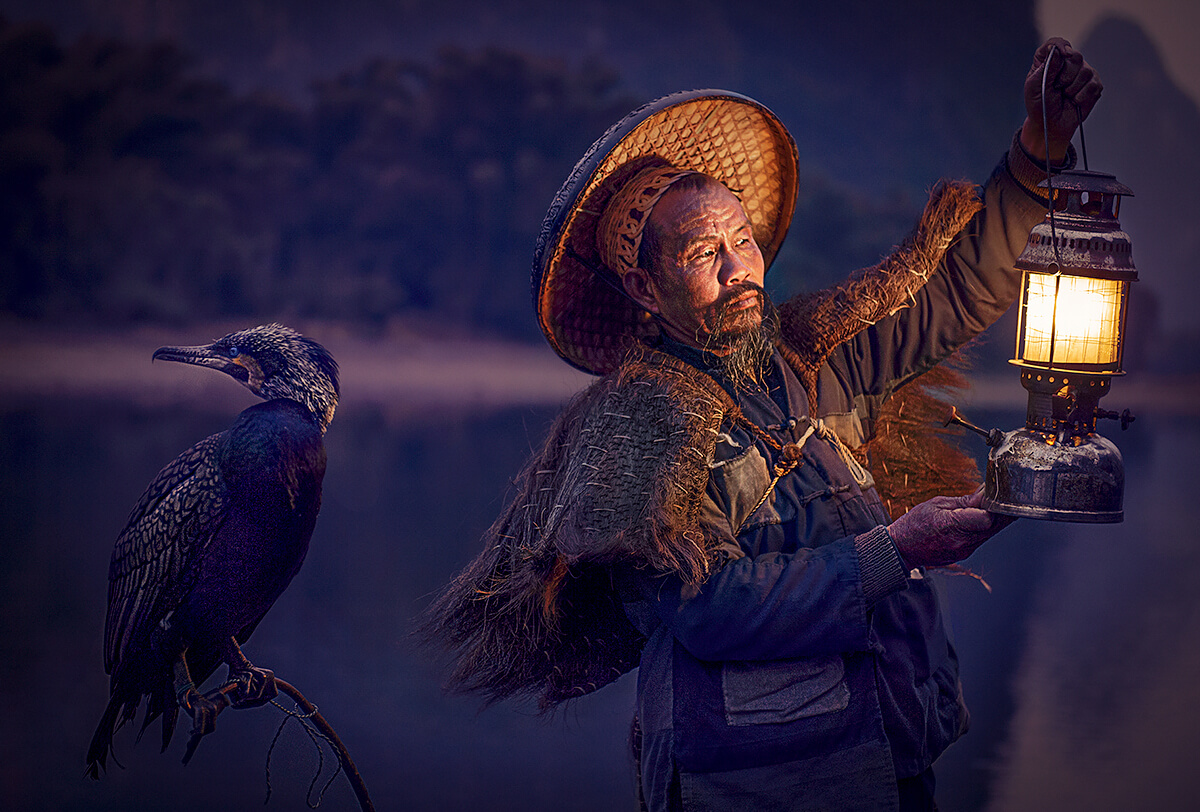 Fisherman with oil lamp<p>© Pedro Luis Saiz Ajuriaguerra</p>