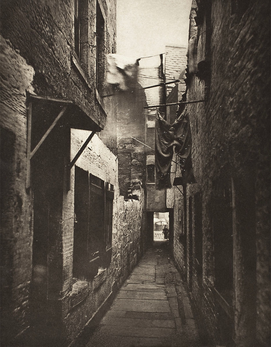 Close No. 101 High Street, 1868, printed 1900 - The Marjorie and Leonard Vernon Collection, Los Angeles County Museum of Art<p>© Thomas Annan</p>