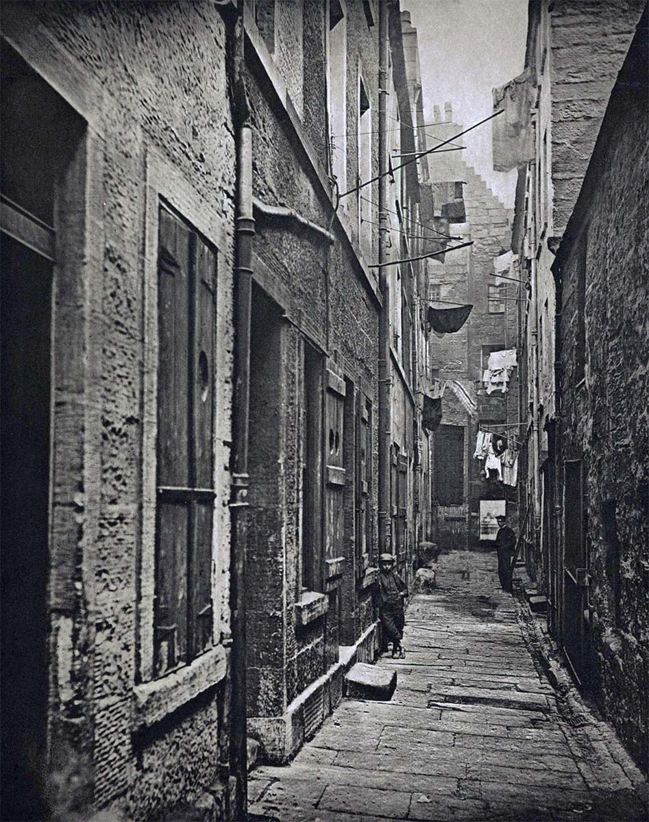 Close No. 65 High Street, Glasgow, 1868<p>© Thomas Annan</p>