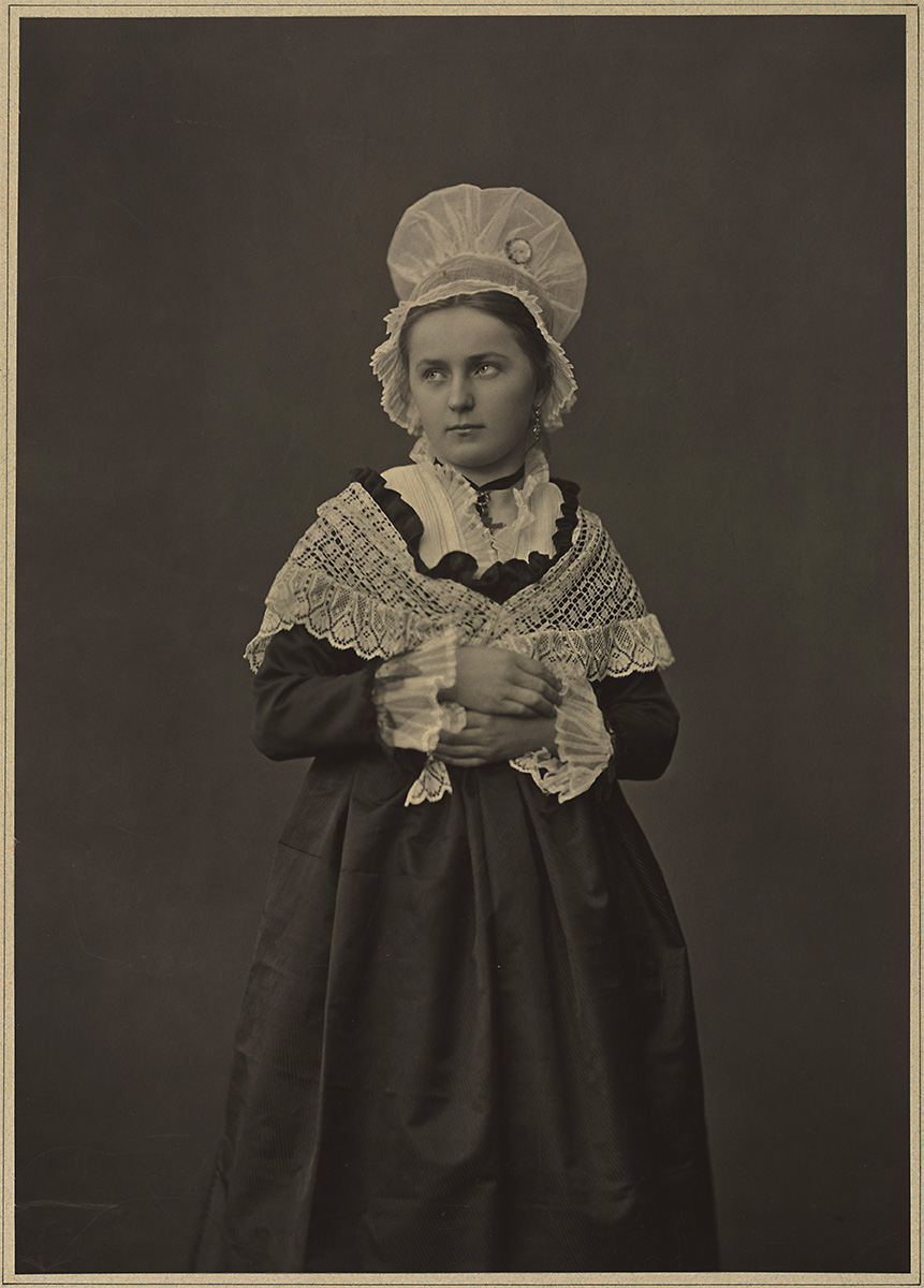 Woman in Lorraine Dress, c. 1860s-70s - John L. Severance Fund, Cleveland Museum of Art<p>© Adolphe Braun</p>