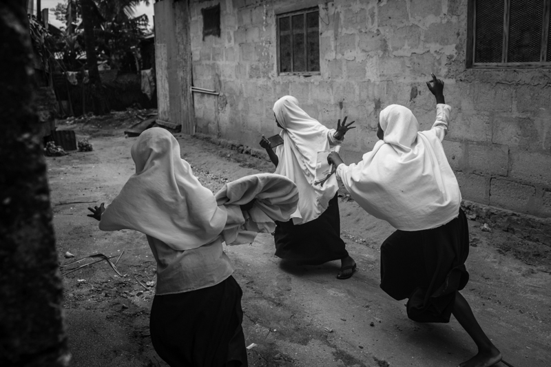 School girls playing around, Tanzania<p>© Bernard Benavides</p>