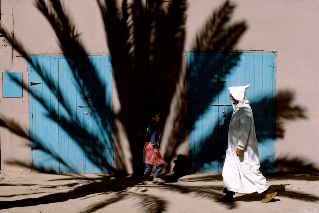 Near the tomb of Ma el Ainin, Tiznit, 1987<p>Courtesy Magnum Photos / © Bruno Barbey</p>