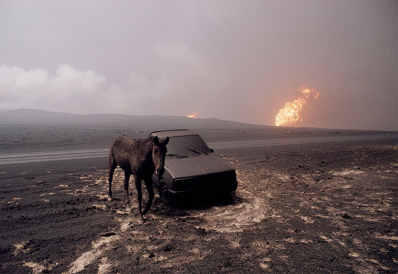 KUWAIT. 1991.<p>Courtesy Magnum Photos / © Bruno Barbey</p>
