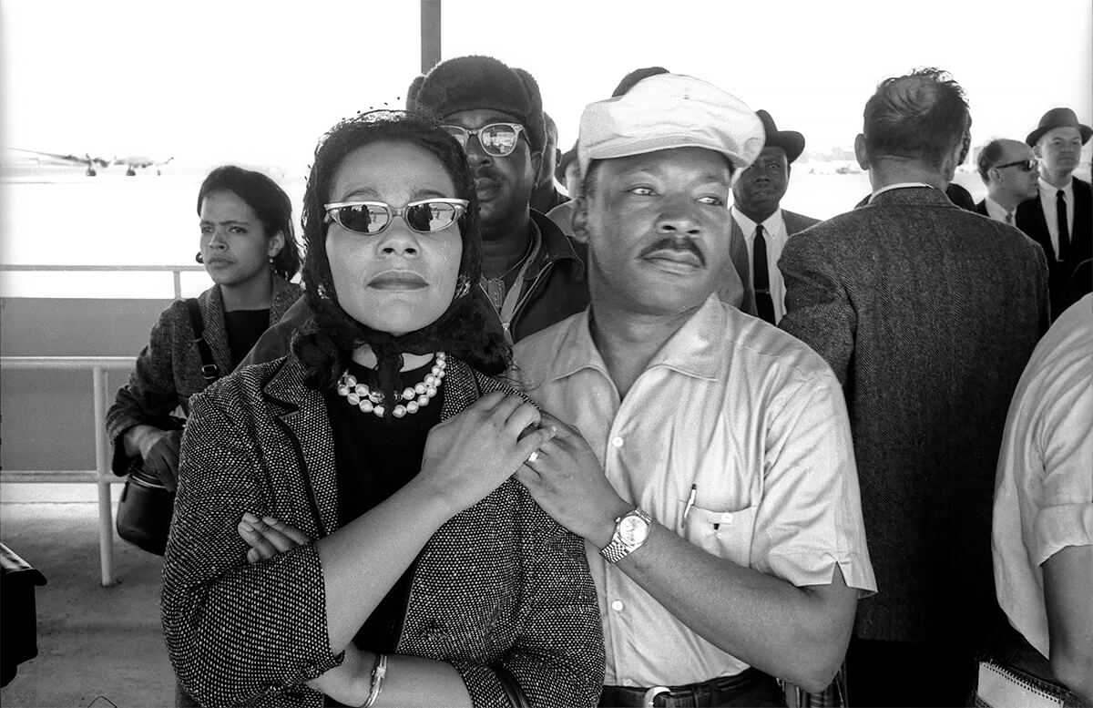 The Kings holding hands at the Selma to Montgomery March of 1965<p>© Dan Budnik</p>