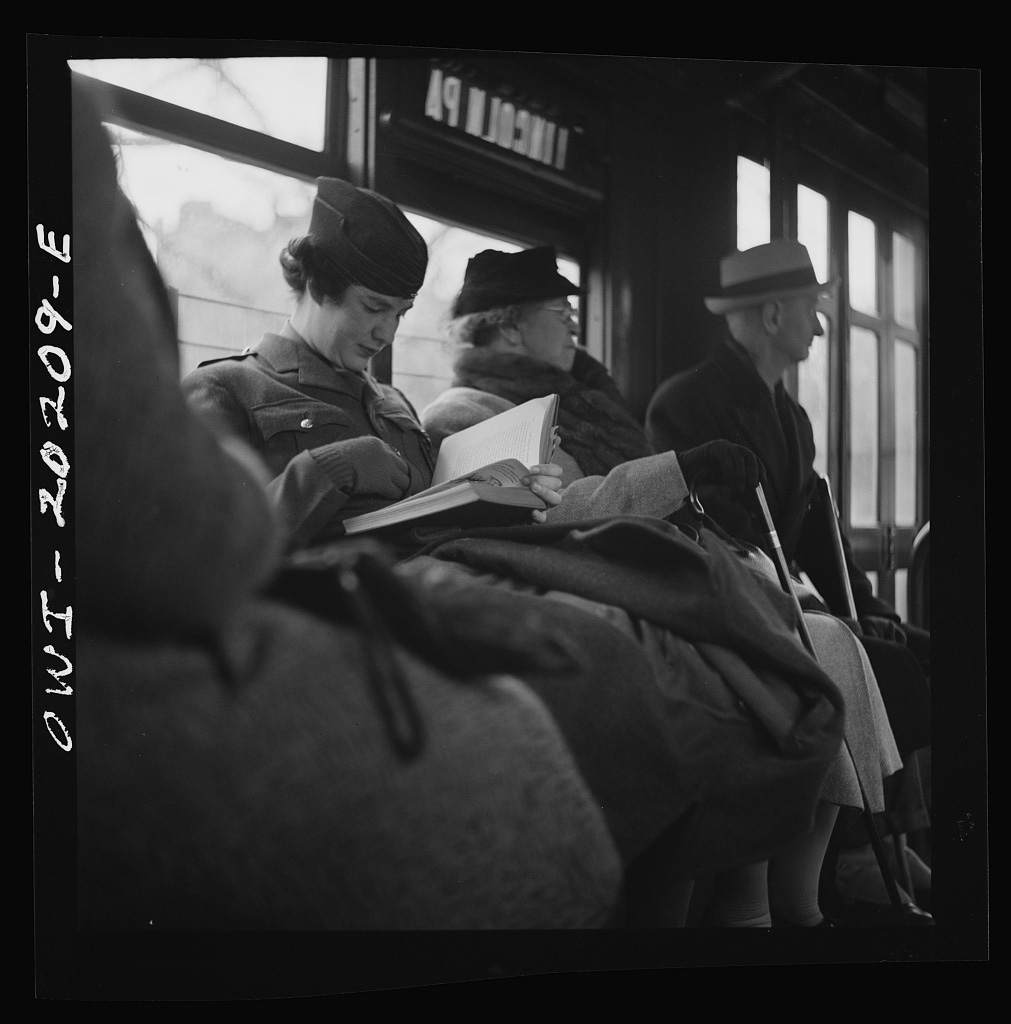 Washington, D.C. Riding on a streetcar, March 1943 - Library of Congress<p>© Esther Bubley</p>