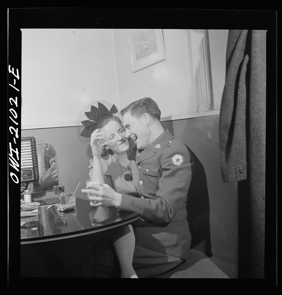 Washington, D.C. A slightly inebriated couple at the Sea Grill, April 1943 - Library of Congress<p>© Esther Bubley</p>