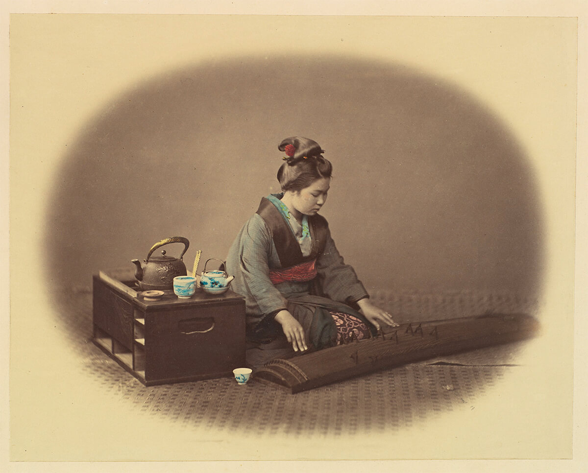 Woman with Tea Set Playing the Koto, circa 1860 - Gift of Isaac Lagnado, in honor of Paula J. Giardina, 2009, Metropolitan Museum of Art<p>© Felice Beato</p>