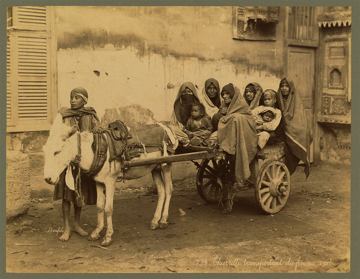 Charrette transportant des femmes arabes, 1867 - Library of Congress<p>© Félix Bonfils</p>