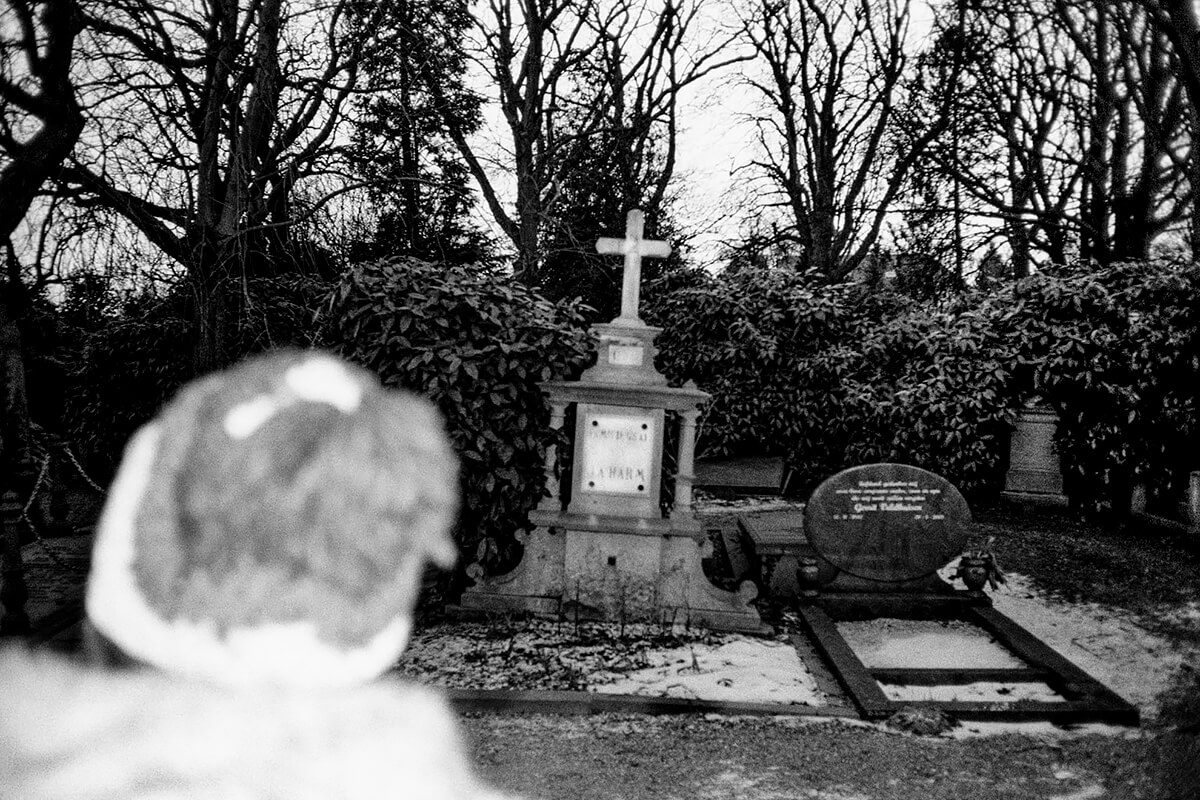 One Year. Tessel at Zorgvlied Cemetery, Amsterdam.<p>© Geert Broertjes</p>