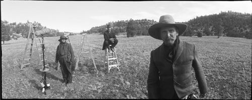 Making True Grit - Cowboys on Ladders, 2010 © 2010 Jeff Bridges <p>© Jeff Bridges</p>